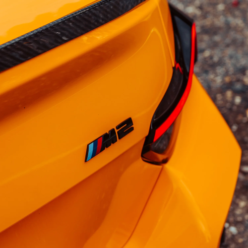 Emblemat czarny BMW "M2" (G87)