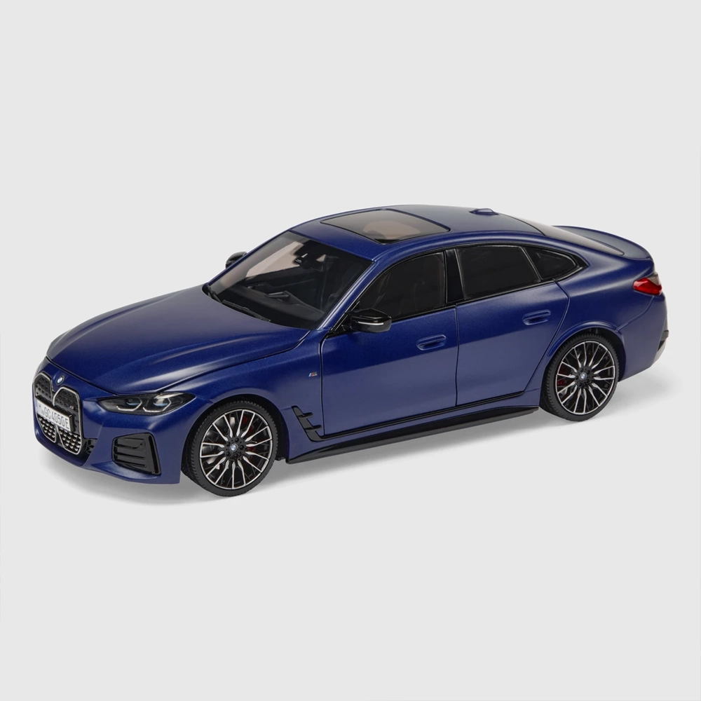 Miniatura BMW i4 M50 G26 1:18 – Frozen Portimao Blue, model kolekcjonerski