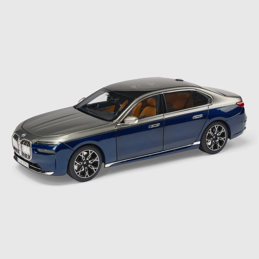 Miniatura BMW i7 G70 1:18 – Oxide Grey/Tanzanite Blue, Minichamps