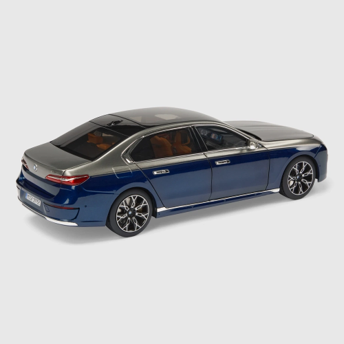 Miniatura BMW i7 G70 1:18